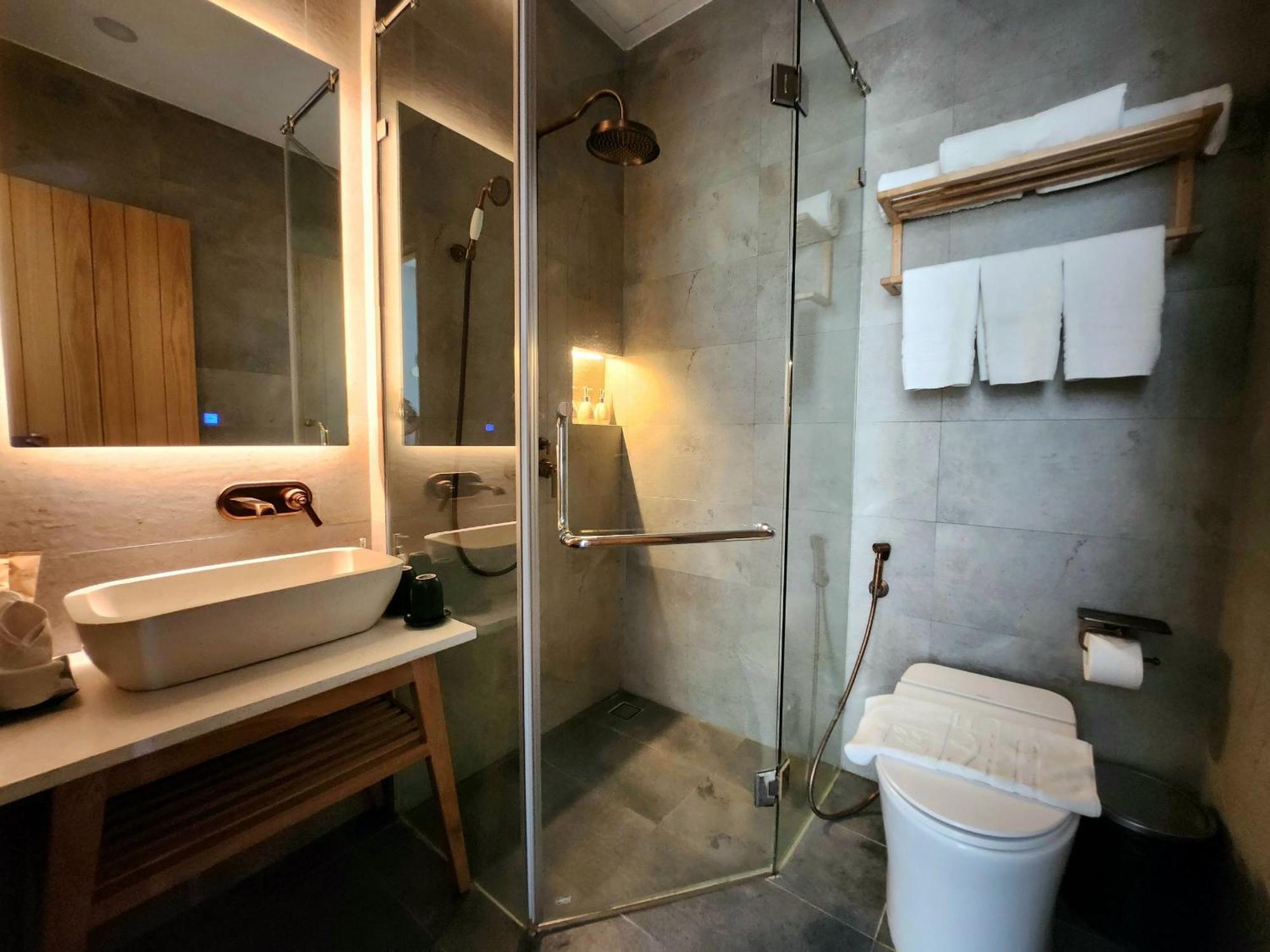 Leaf Beachfront 4* Da Nang