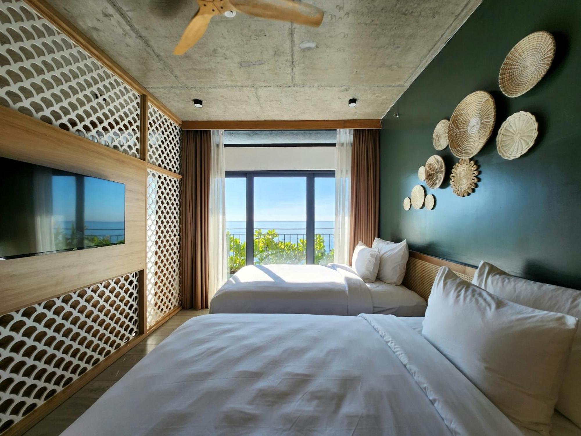 Leaf Beachfront Hotel 4*