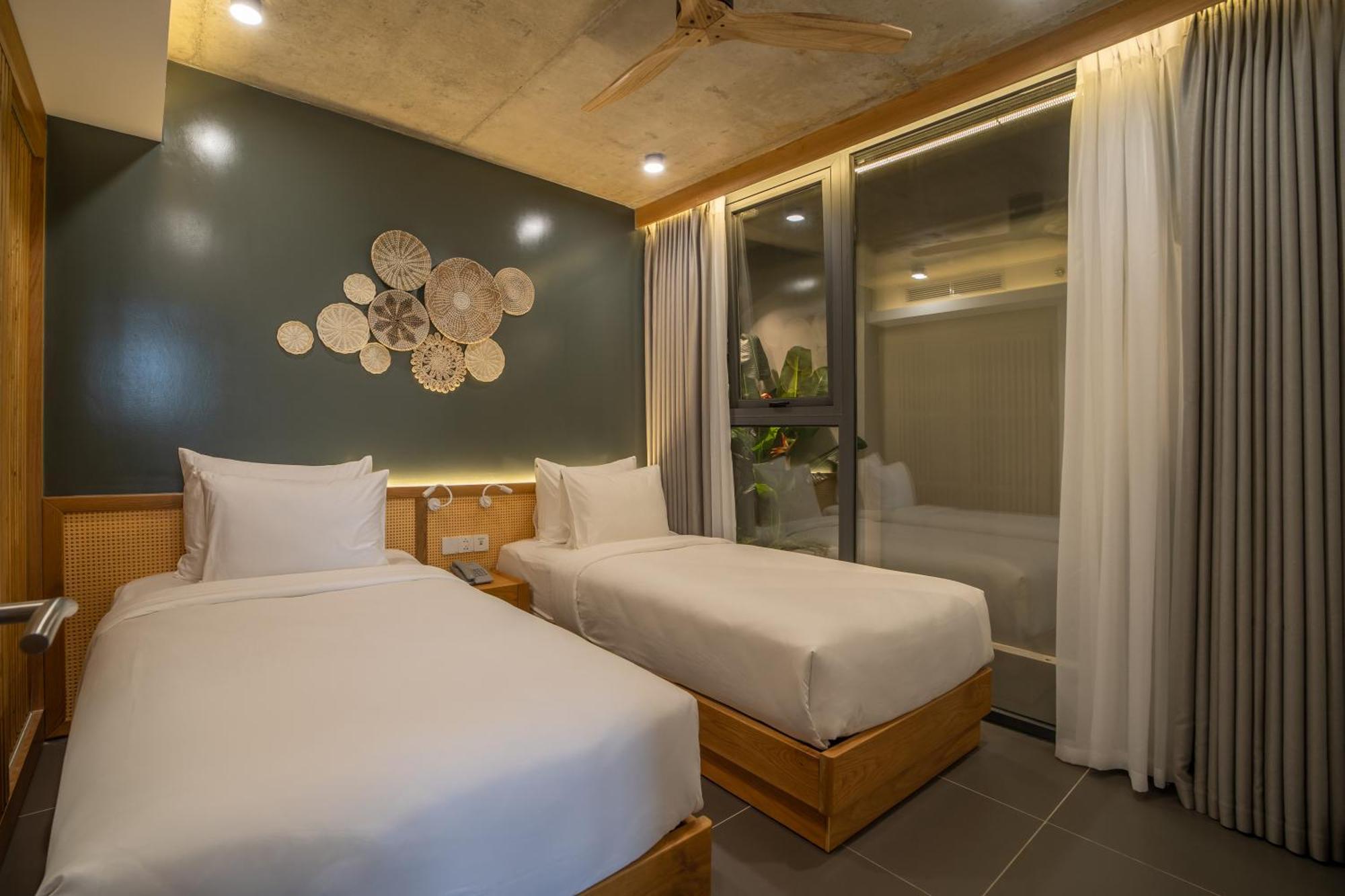 Leaf Beachfront Hotel 4*