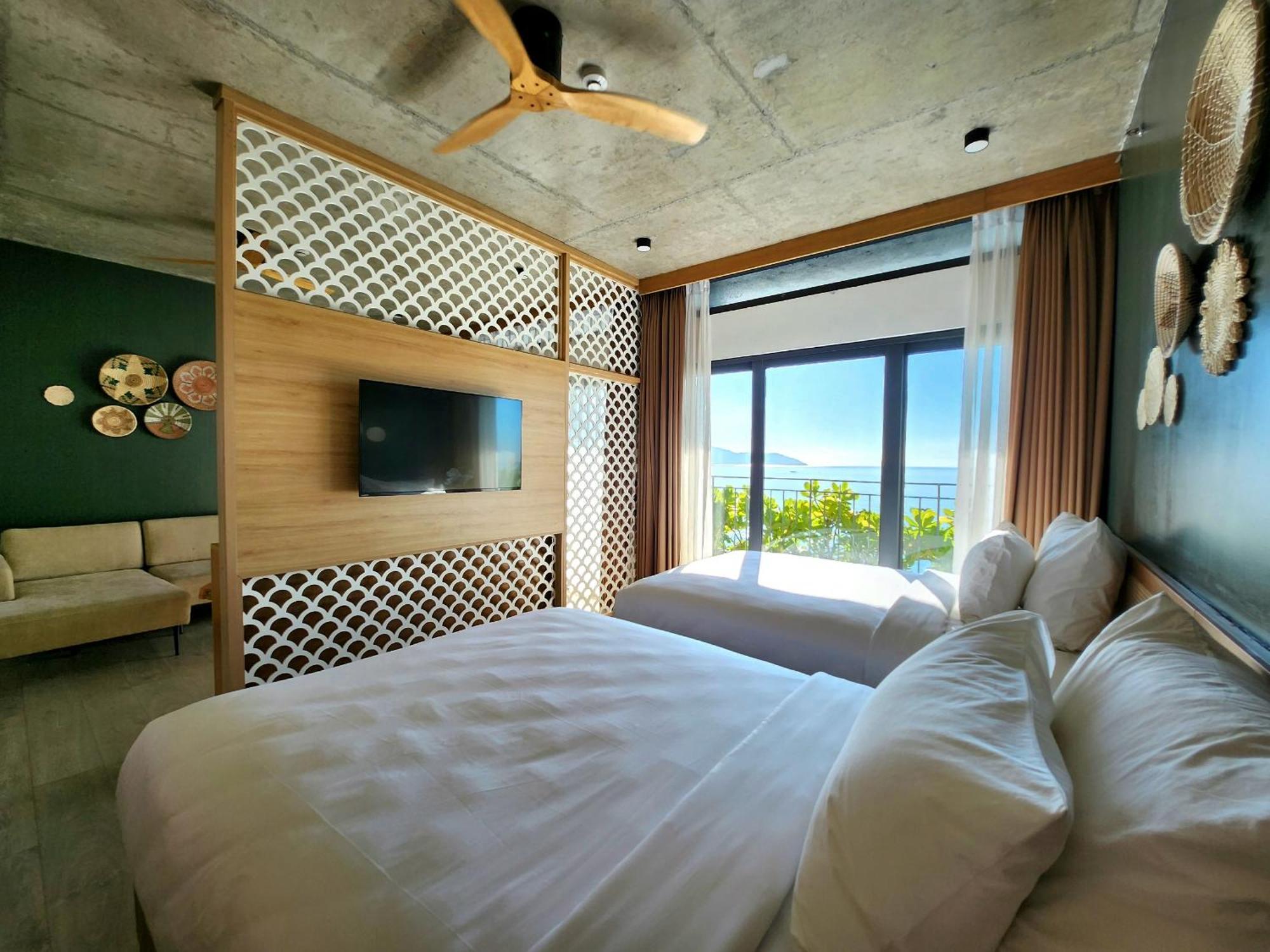 Leaf Beachfront 4*