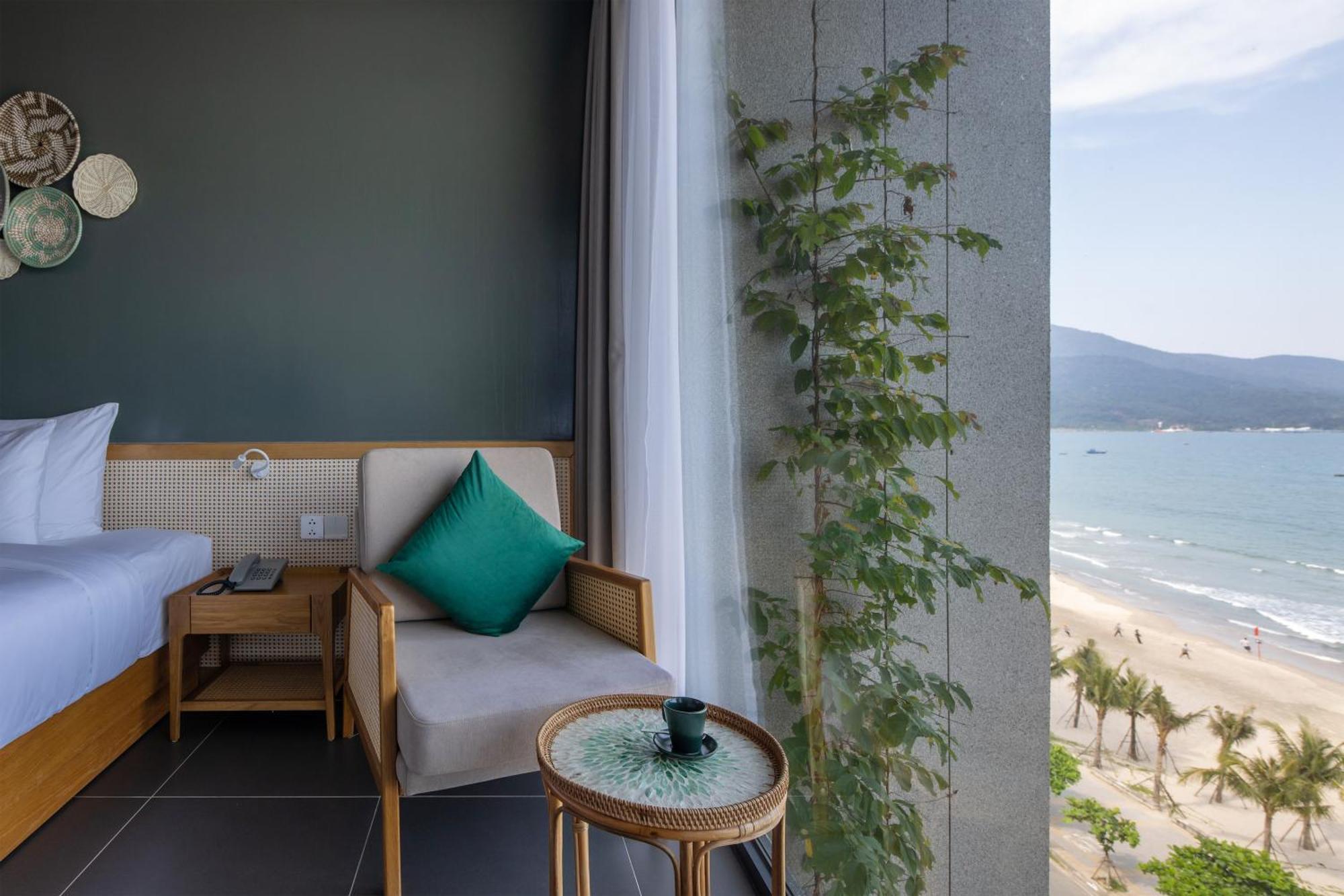 Leaf Beachfront 4*