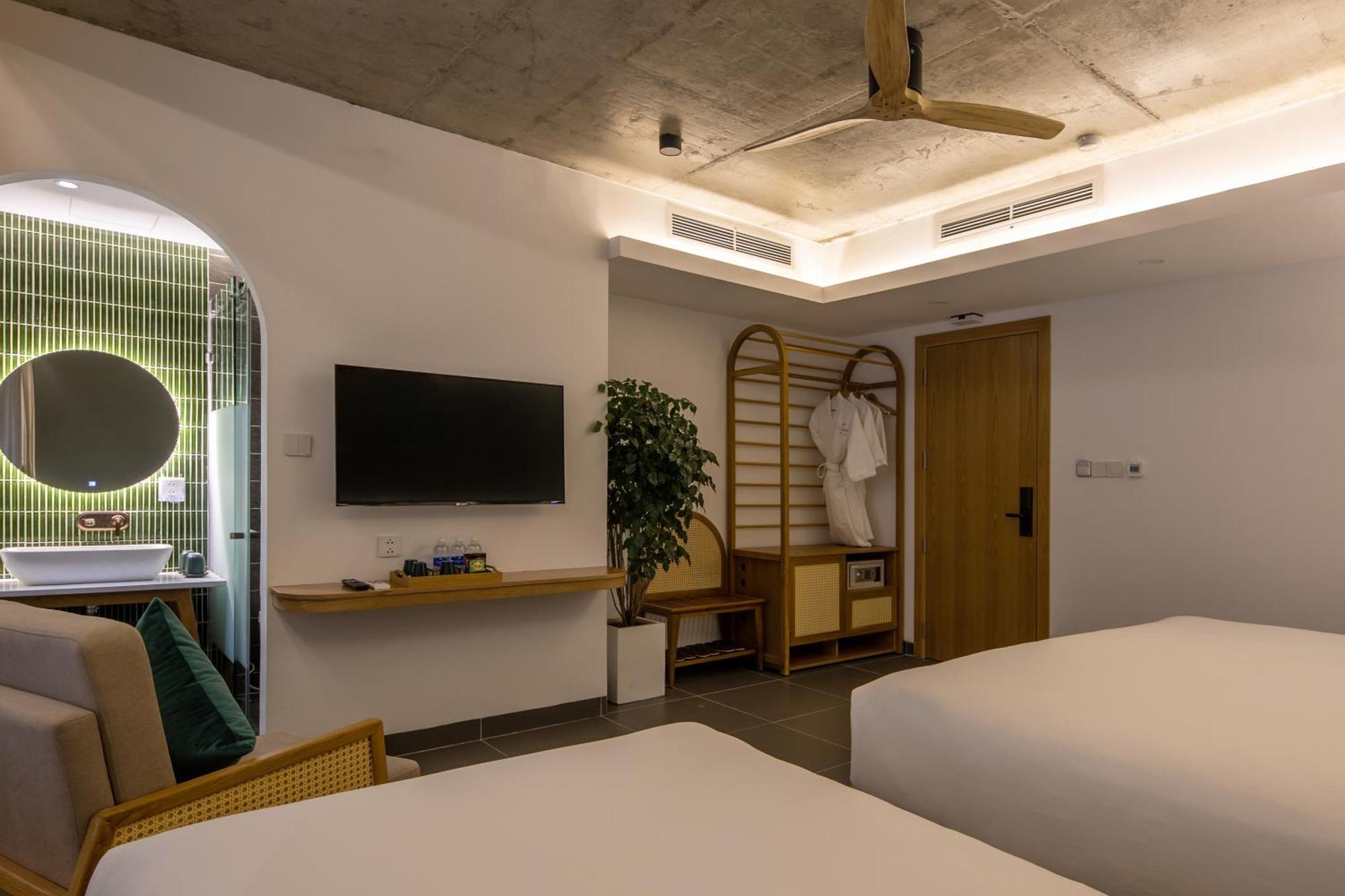 Hotel Leaf Beachfront 4*